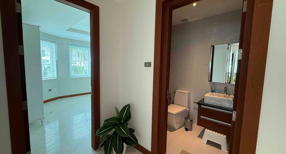 Villa en alquiler de 4 habitaciones en Bang Lamung, Chonburi