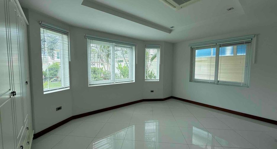 Villa en alquiler de 4 habitaciones en Bang Lamung, Chonburi