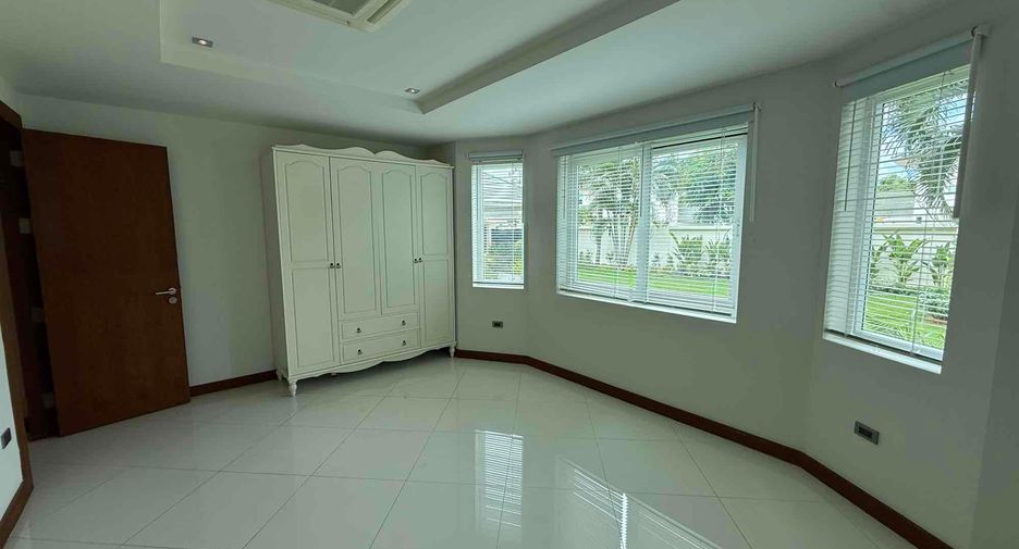 Villa en alquiler de 4 habitaciones en Bang Lamung, Chonburi