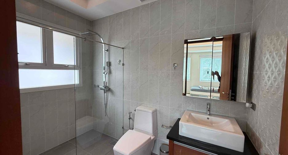 Villa en alquiler de 4 habitaciones en Bang Lamung, Chonburi