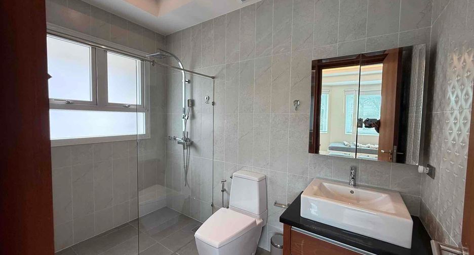 Villa en alquiler de 4 habitaciones en Bang Lamung, Chonburi