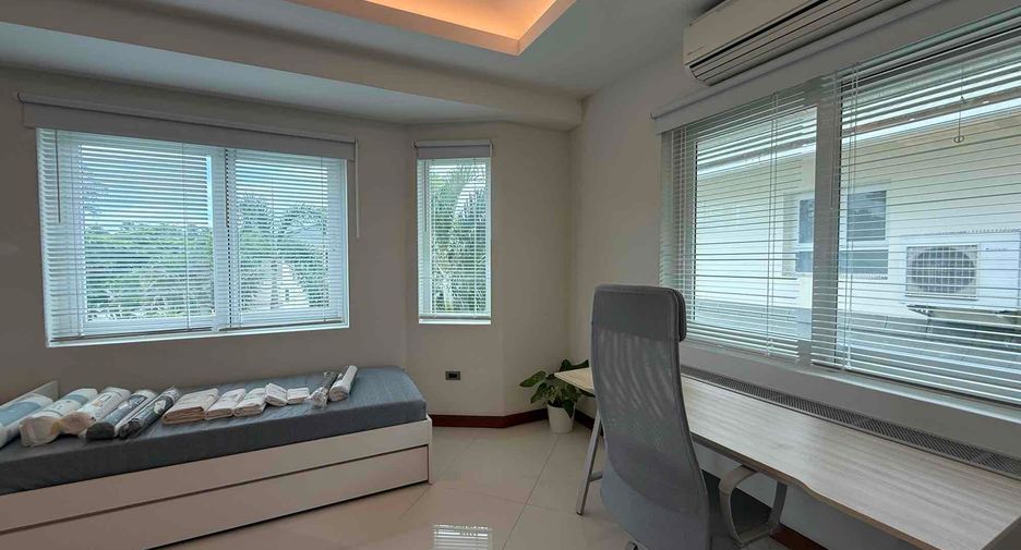 Villa en alquiler de 4 habitaciones en Bang Lamung, Chonburi