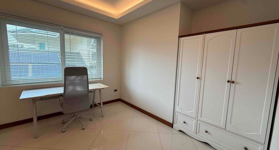 Villa en alquiler de 4 habitaciones en Bang Lamung, Chonburi