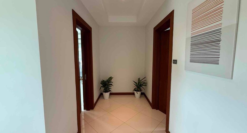 Villa en alquiler de 4 habitaciones en Bang Lamung, Chonburi