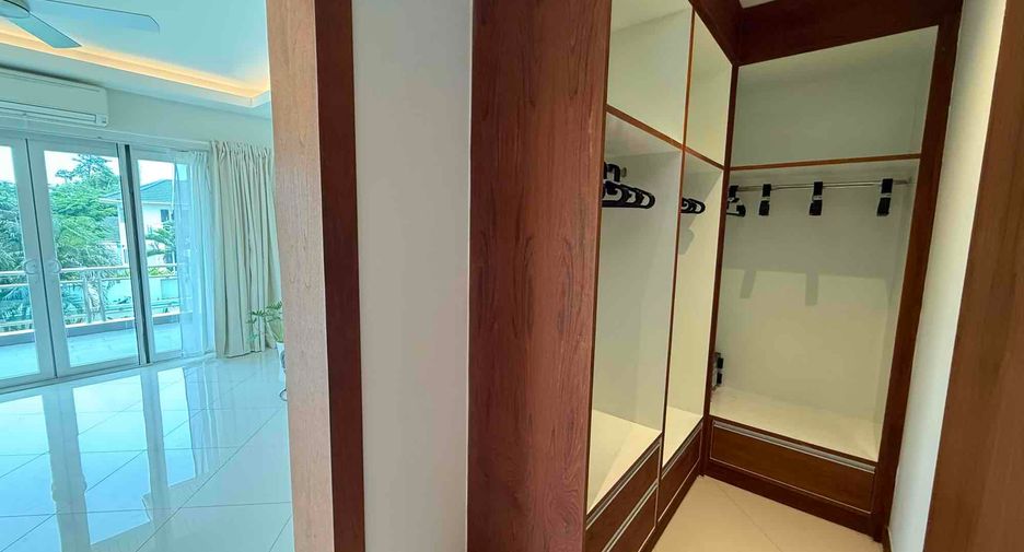 Villa en alquiler de 4 habitaciones en Bang Lamung, Chonburi