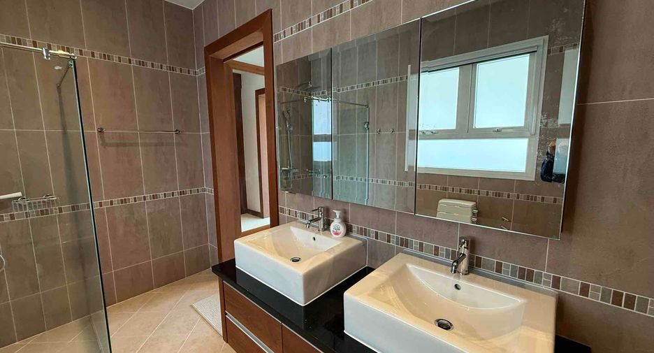 Villa en alquiler de 4 habitaciones en Bang Lamung, Chonburi