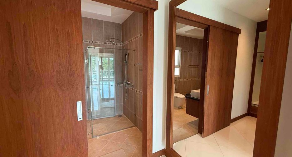 Villa en alquiler de 4 habitaciones en Bang Lamung, Chonburi