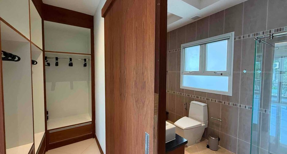 Villa en alquiler de 4 habitaciones en Bang Lamung, Chonburi