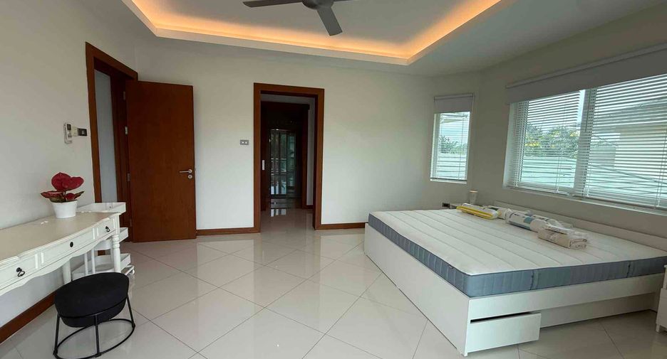 Villa en alquiler de 4 habitaciones en Bang Lamung, Chonburi