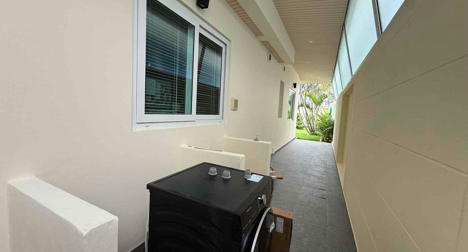 Villa en alquiler de 4 habitaciones en Bang Lamung, Chonburi