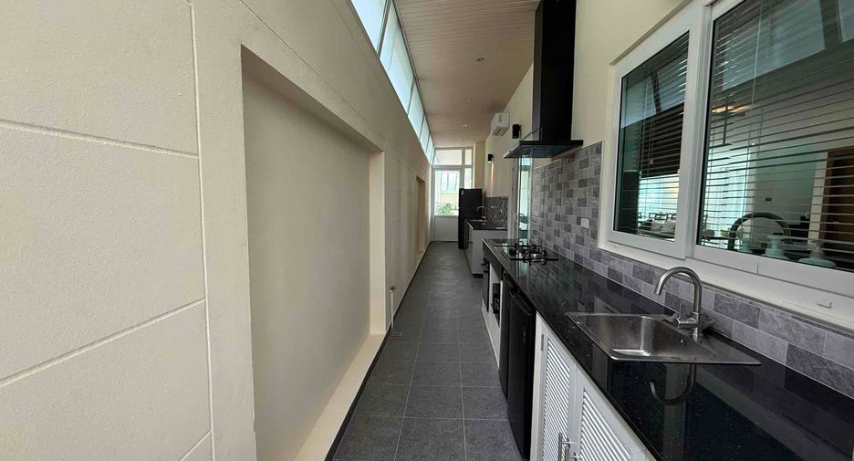 Villa en alquiler de 4 habitaciones en Bang Lamung, Chonburi