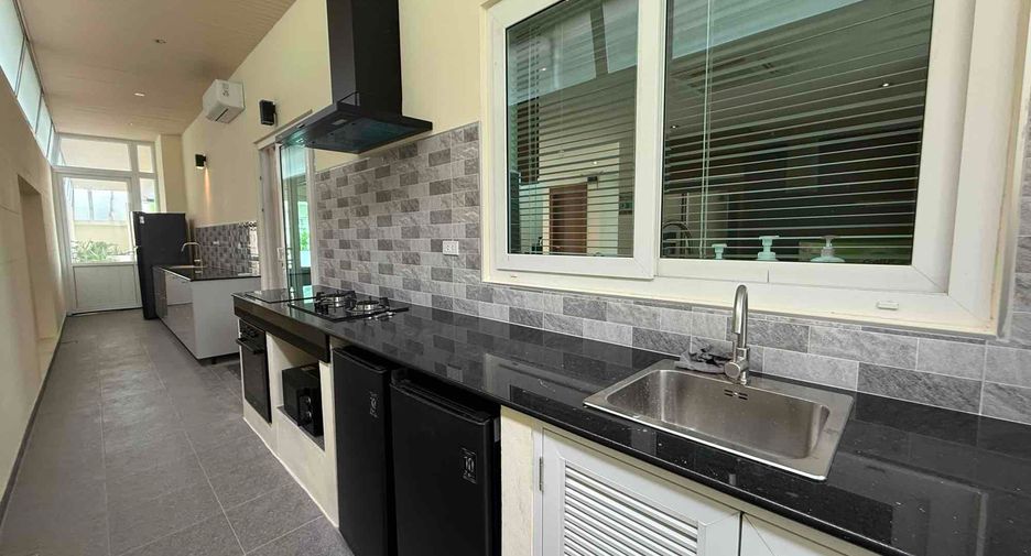 Villa en alquiler de 4 habitaciones en Bang Lamung, Chonburi