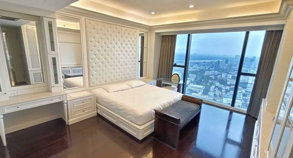 For rent 3 bedrooms condo in Sathon, Bangkok