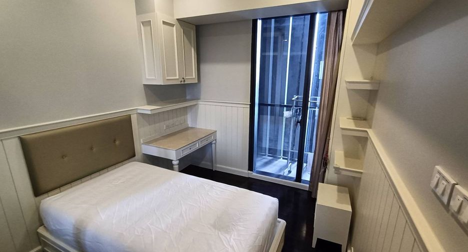 For rent 3 bedrooms condo in Sathon, Bangkok