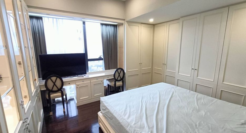 For rent 3 bedrooms condo in Sathon, Bangkok