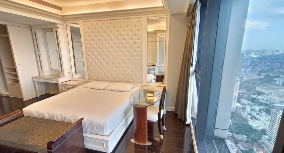 For rent 3 bedrooms condo in Sathon, Bangkok
