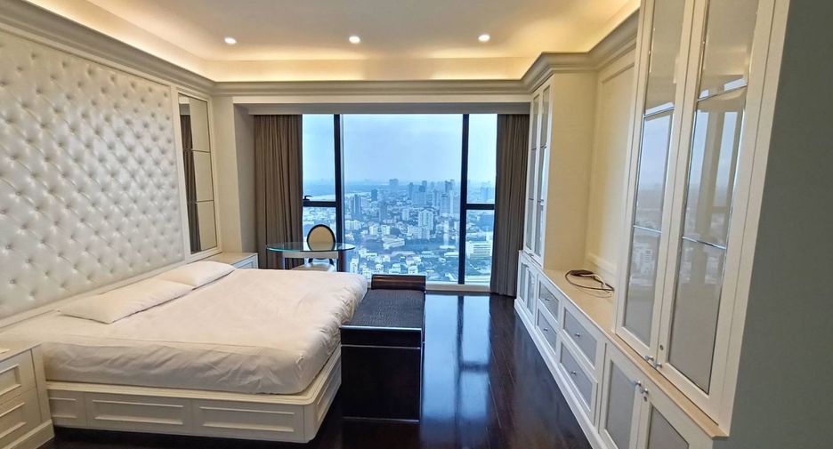 For rent 3 bedrooms condo in Sathon, Bangkok