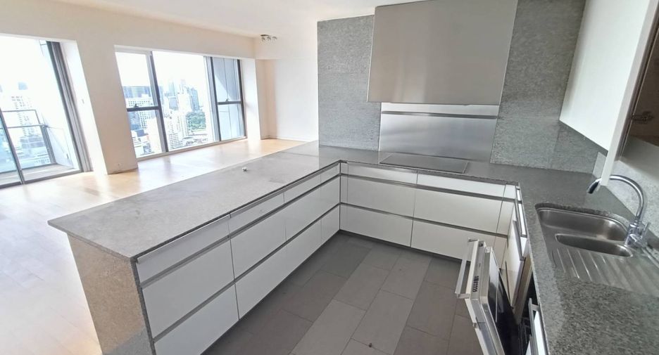 For rent 3 bedrooms condo in Sathon, Bangkok