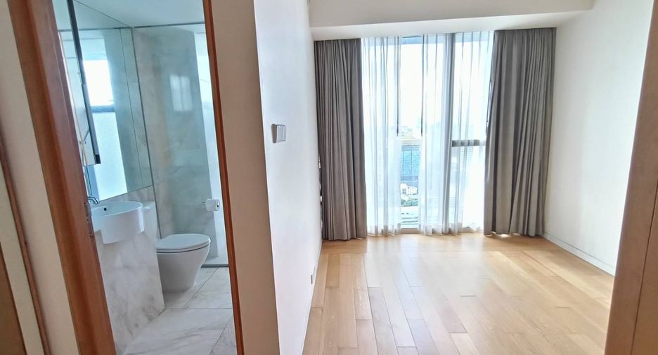 For rent 3 bedrooms condo in Sathon, Bangkok