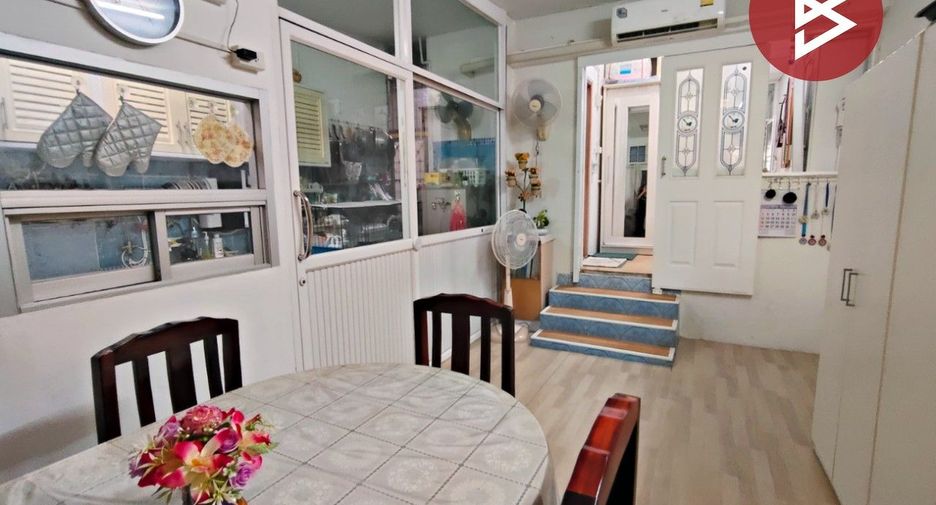 À vendre 2 chambres maison de ville à Nong Chok, Bangkok