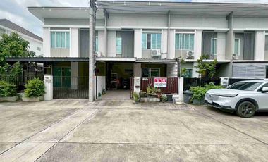 For sale 3 bedrooms townhouse in Khlong Sam Wa, Bangkok