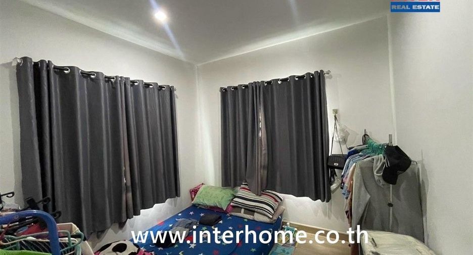 For sale 4 bedrooms townhouse in Khlong Luang, Pathum Thani