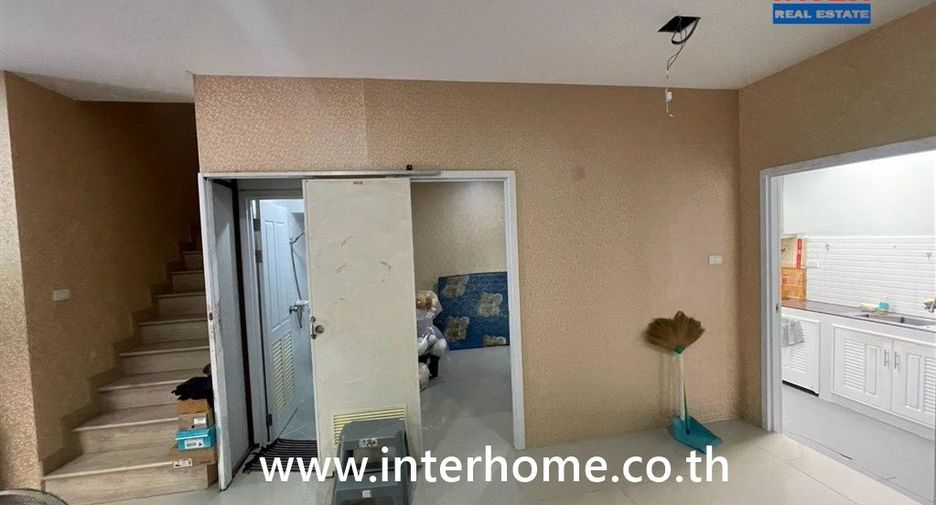 For sale 4 bedrooms townhouse in Khlong Luang, Pathum Thani
