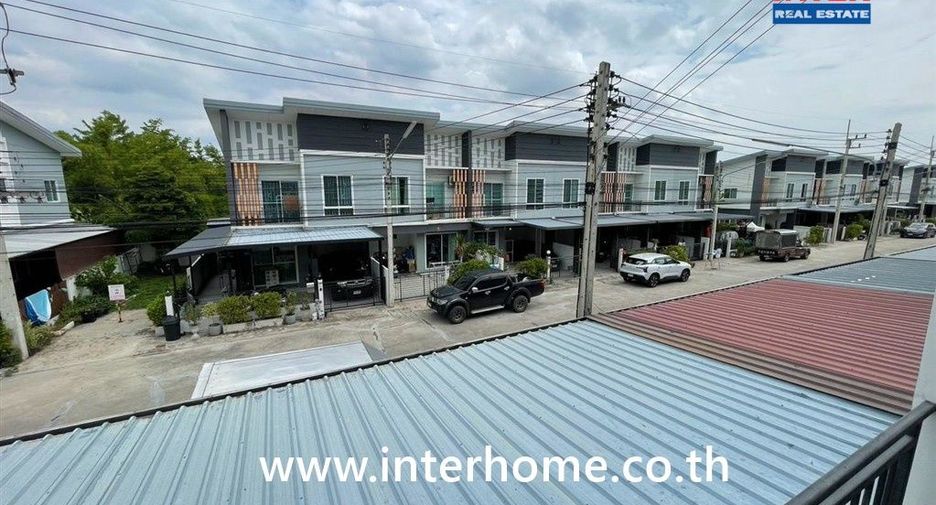 For sale 4 bedrooms townhouse in Khlong Luang, Pathum Thani