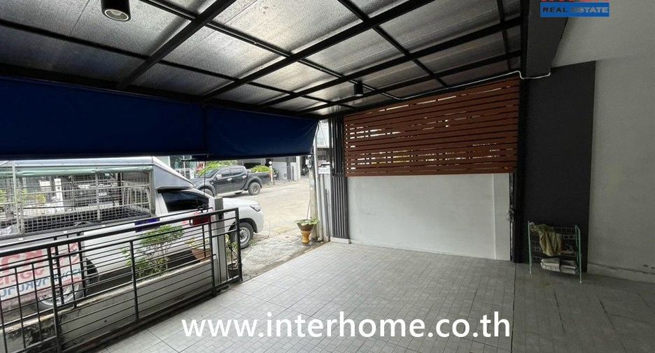 For sale 4 bedrooms townhouse in Khlong Luang, Pathum Thani