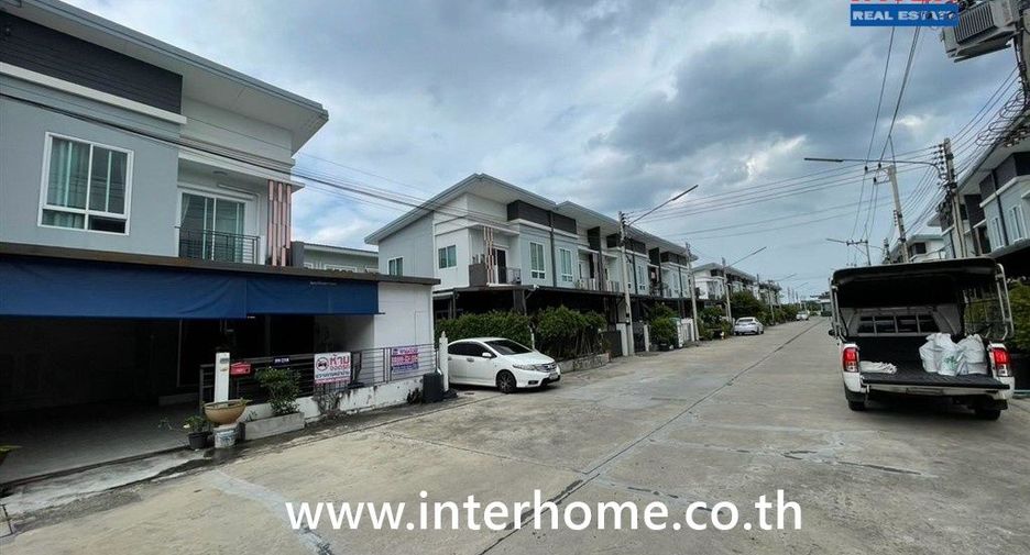 For sale 4 bedrooms townhouse in Khlong Luang, Pathum Thani