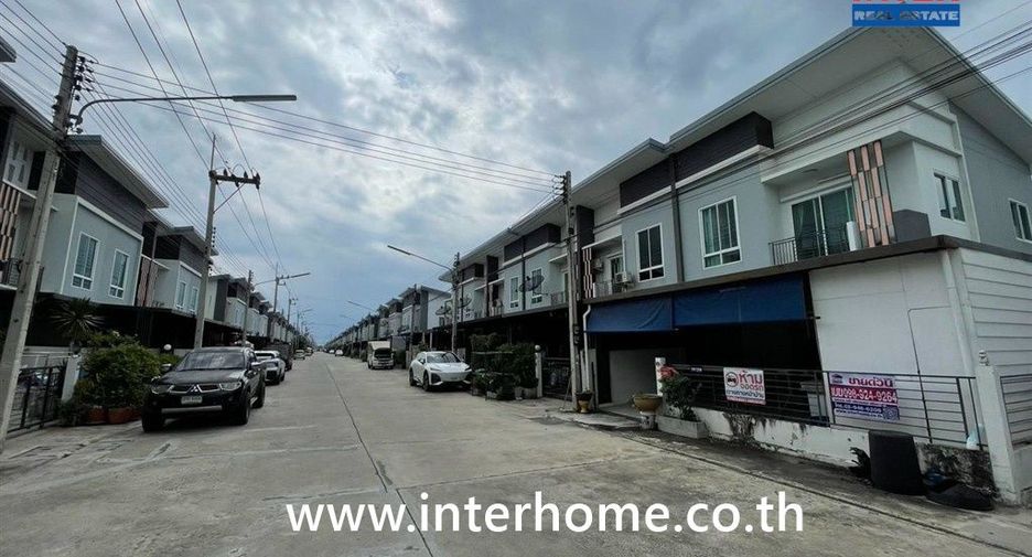 For sale 4 bedrooms townhouse in Khlong Luang, Pathum Thani