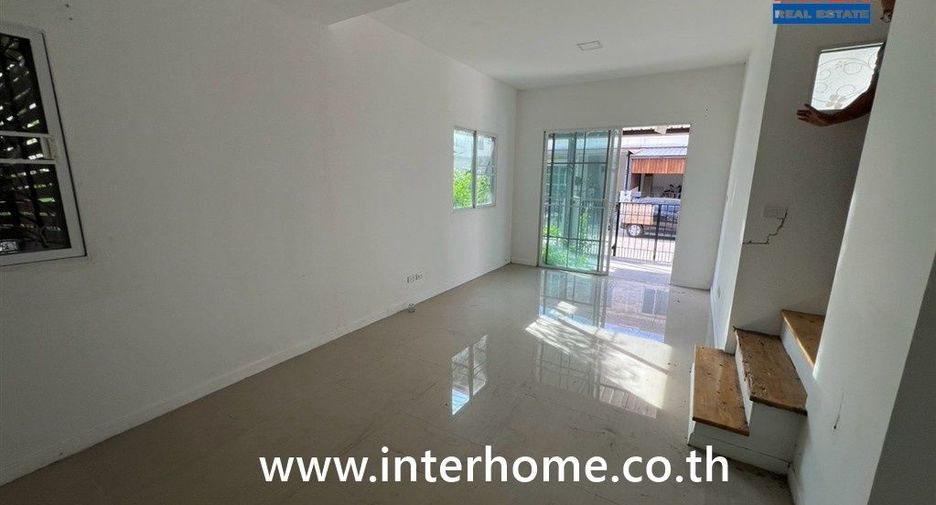 Продажа 3 спальни таунхаус в Mueang Samut Prakan, Самутпракан