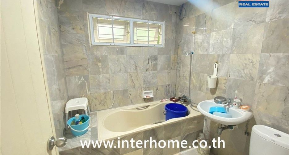 Haus zum Kauf mit 3 Zimmer in Khlong Sam Wa, Bangkok