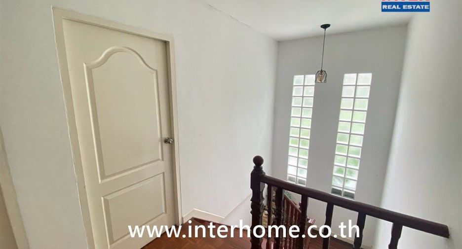 Haus zum Kauf mit 3 Zimmer in Khlong Sam Wa, Bangkok