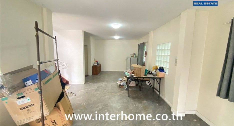 Haus zum Kauf mit 3 Zimmer in Khlong Sam Wa, Bangkok