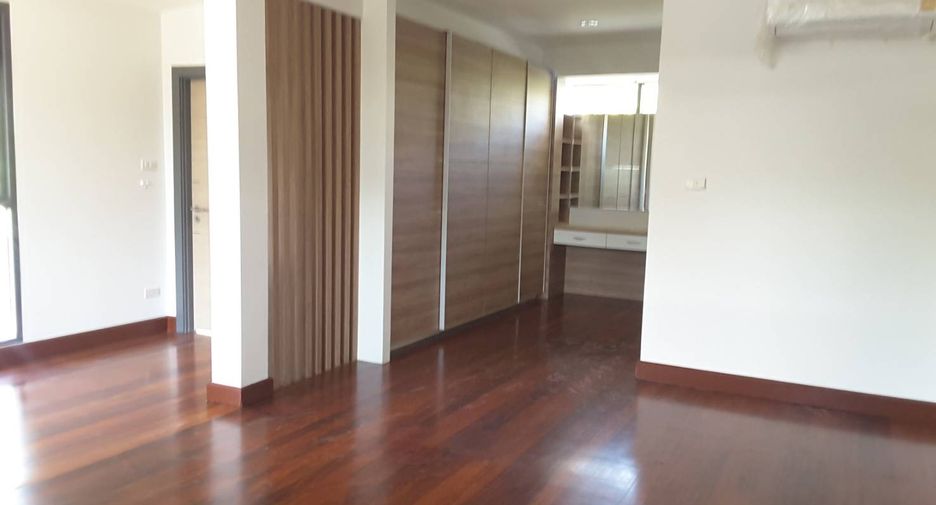 ให้เช่า 4 ห้องนอน บ้านเดี่ยว ใน วัฒนา, กรุงเทพฯ
