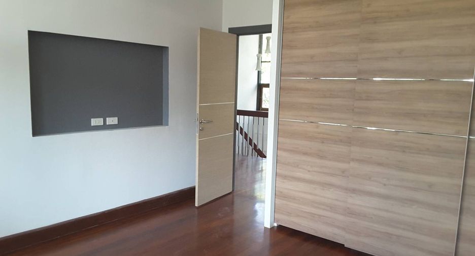 ให้เช่า 4 ห้องนอน บ้านเดี่ยว ใน วัฒนา, กรุงเทพฯ