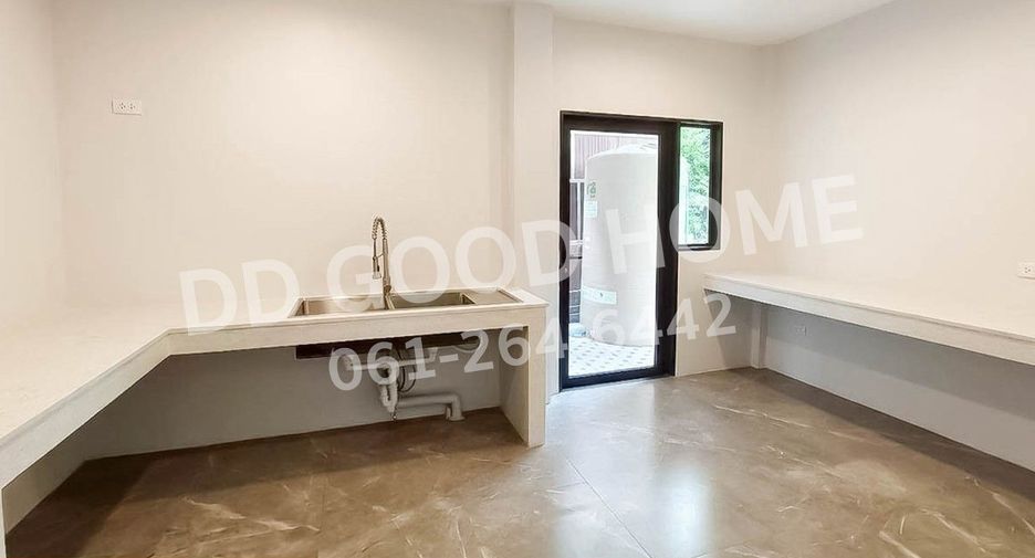 Haus zum Kauf mit 4 Zimmer in Pak Kret, Nonthaburi