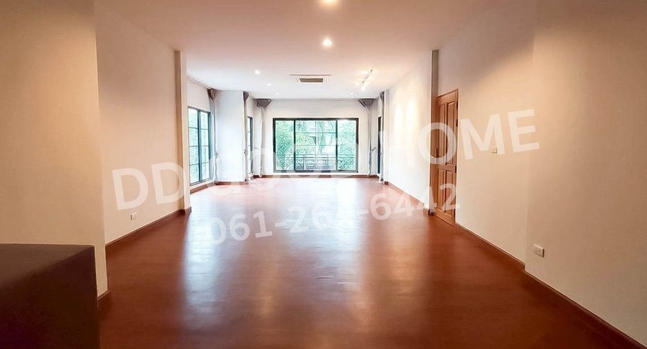 Haus zum Kauf mit 4 Zimmer in Pak Kret, Nonthaburi