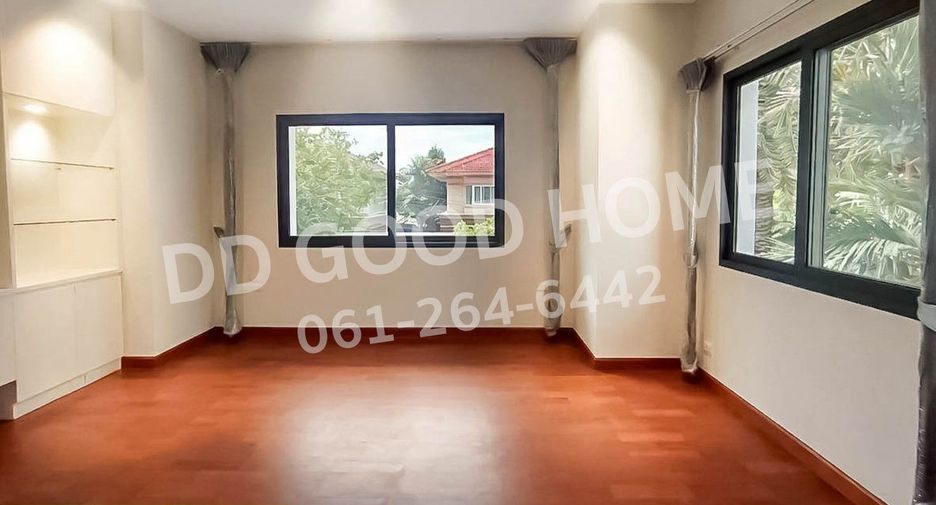 Haus zum Kauf mit 4 Zimmer in Pak Kret, Nonthaburi