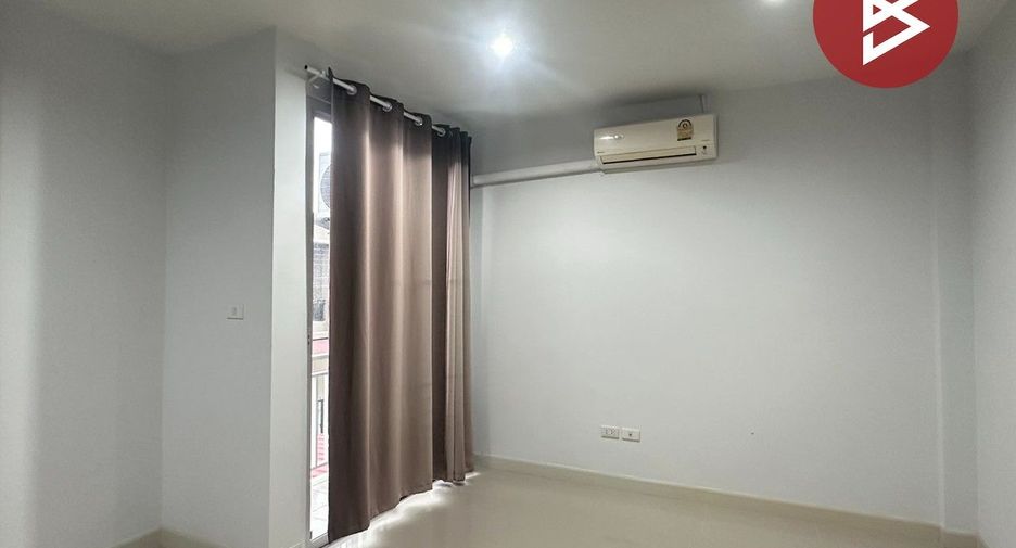 For sale 3 bedrooms townhouse in Phanat Nikhom, Chonburi