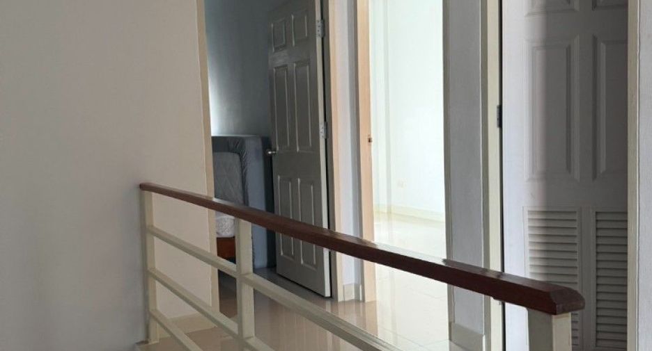 For sale 3 bedrooms townhouse in Phanat Nikhom, Chonburi