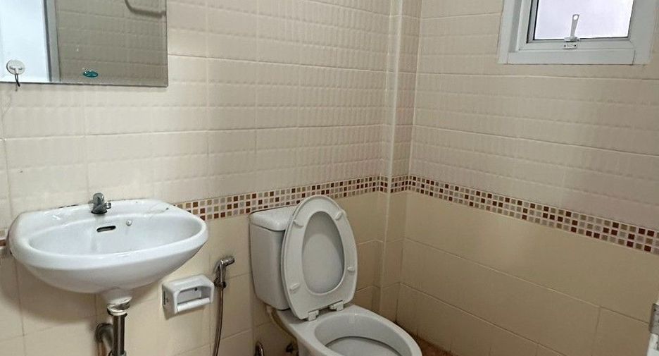 For sale 3 bedrooms townhouse in Phanat Nikhom, Chonburi