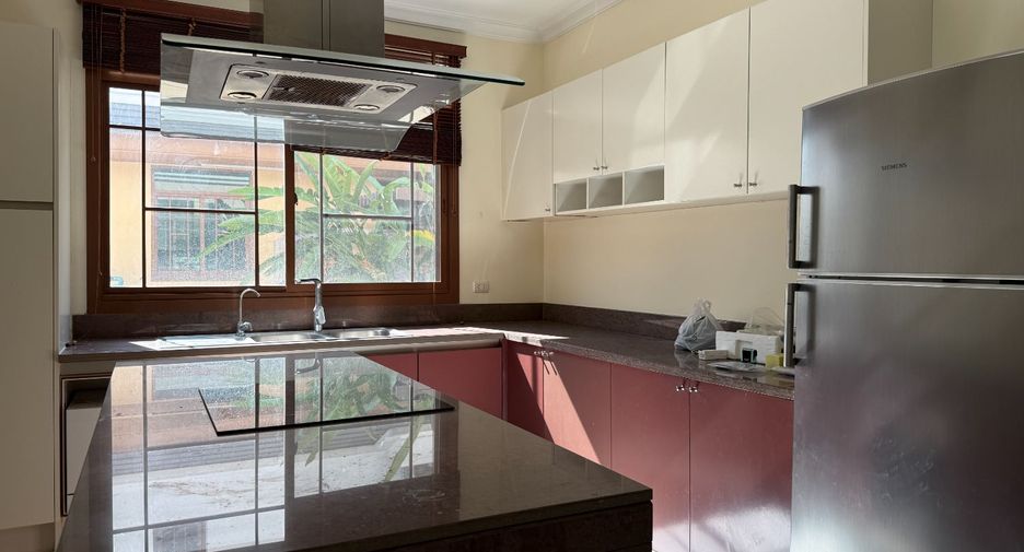 Haus zur Miete mit 5 Zimmer in Suan Luang, Bangkok