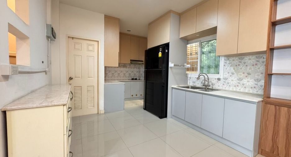 For rent 3 bedrooms house in Bang Lamung, Chonburi