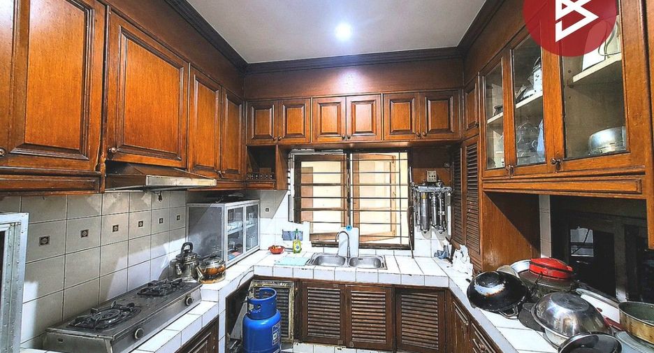 出售 6 卧室 独立屋 在 Mueang Chon Buri, Chon Buri