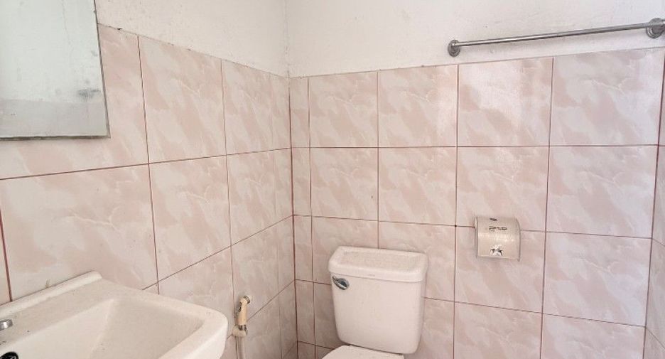 For sale 5 bedrooms townhouse in Mueang Chon Buri, Chonburi