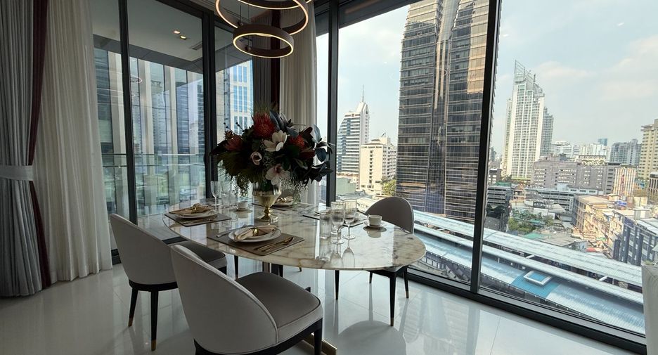 Condo en venta de 3 habitaciones en Khlong Toei, Bangkok