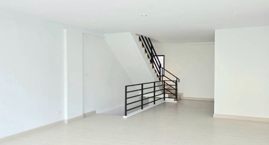 À vendre 2 chambres maison de ville à Mueang Samut Prakan, Samut Prakan