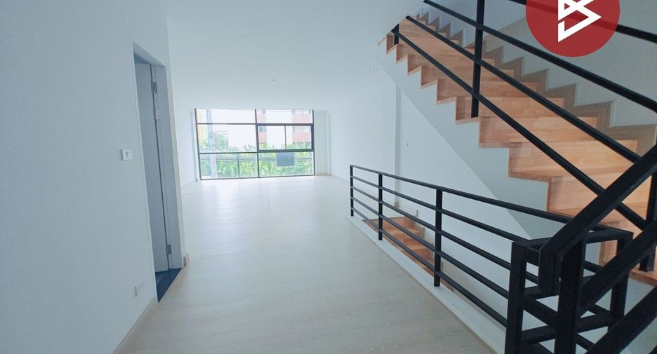 À vendre 2 chambres maison de ville à Mueang Samut Prakan, Samut Prakan